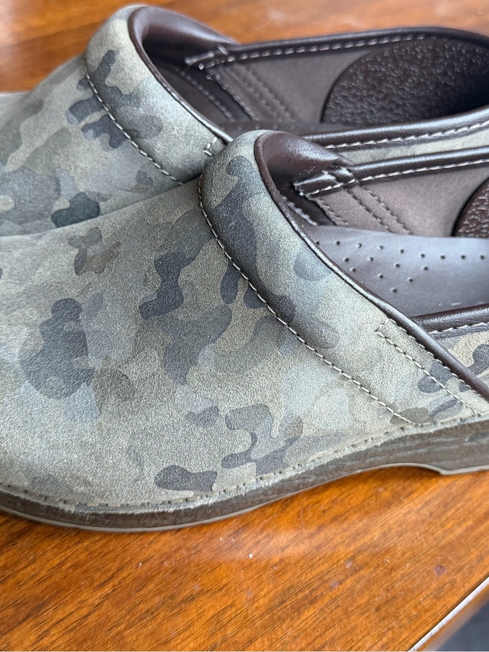 Dansko Women's Camo Mules - Olive Green/Gray
